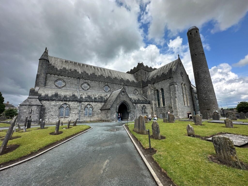 St Canice’s Cathedral & Round Tower, Kilkenny, County Kilkenny, Ireland.